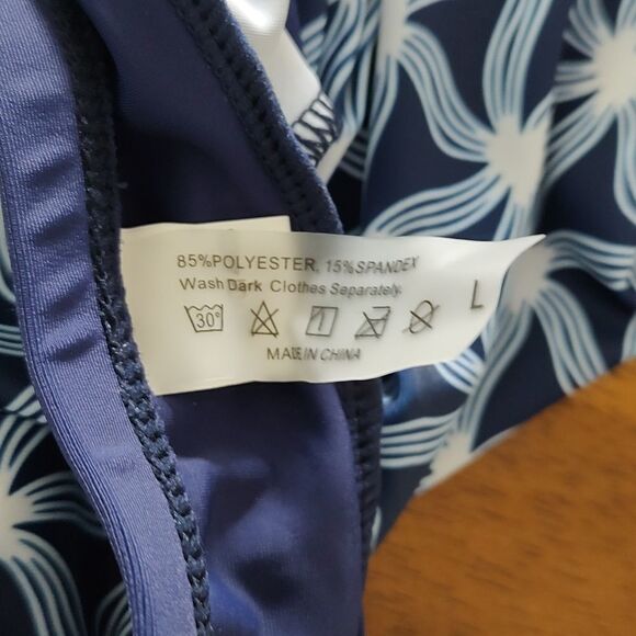 Blue and White print swimsuit swim  shorts  Sz L NWOT - Picture 3 of 3